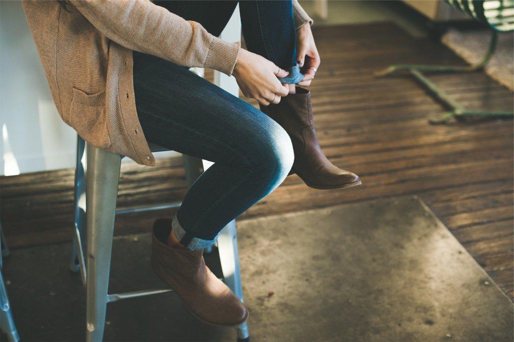 Stretch leather boots