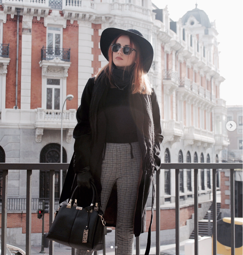 A Versatile Women Synthetic Leather Tote Messenger Bag