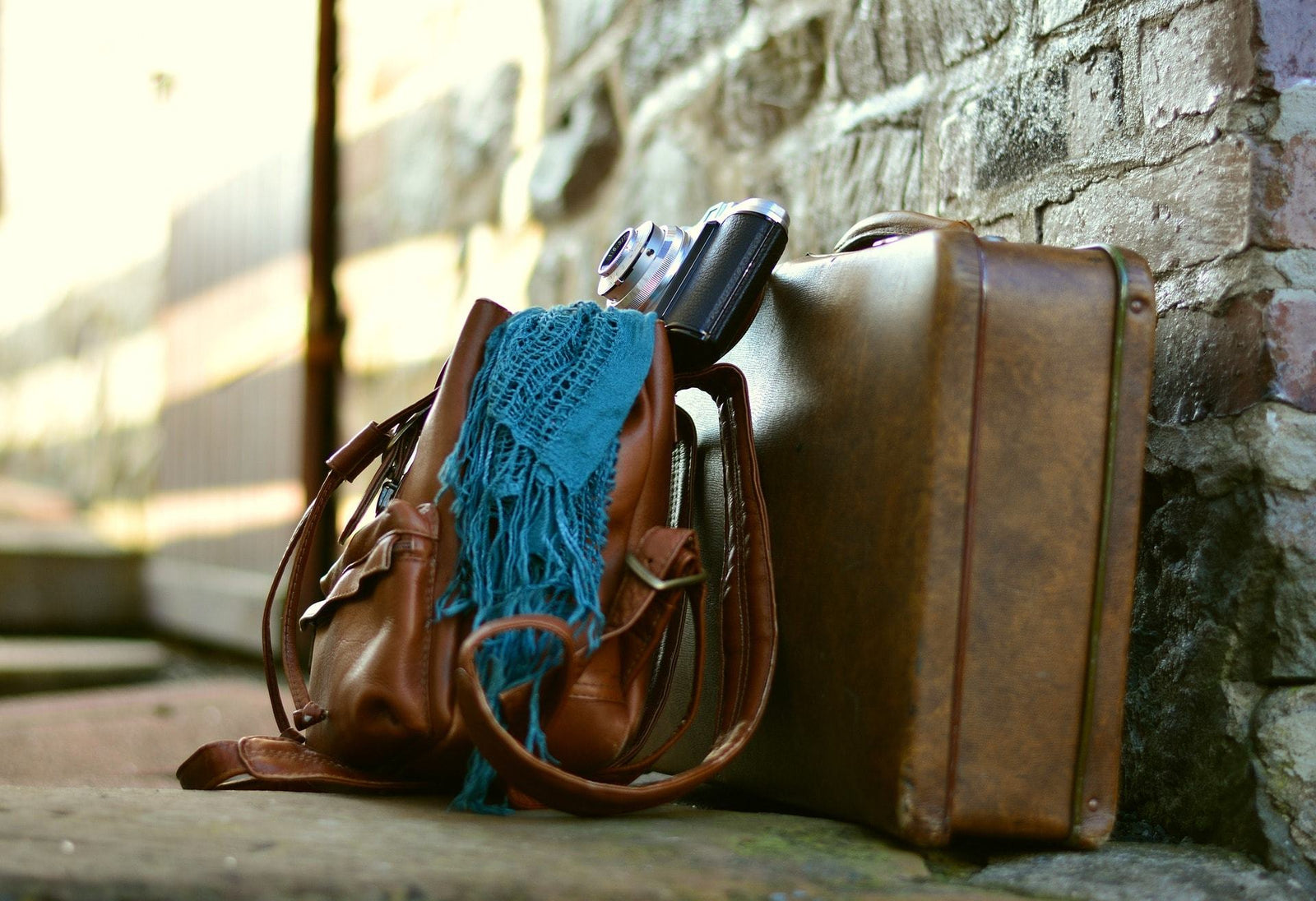 5 Tips on Recognizing Genuine From Fake Leather Bags