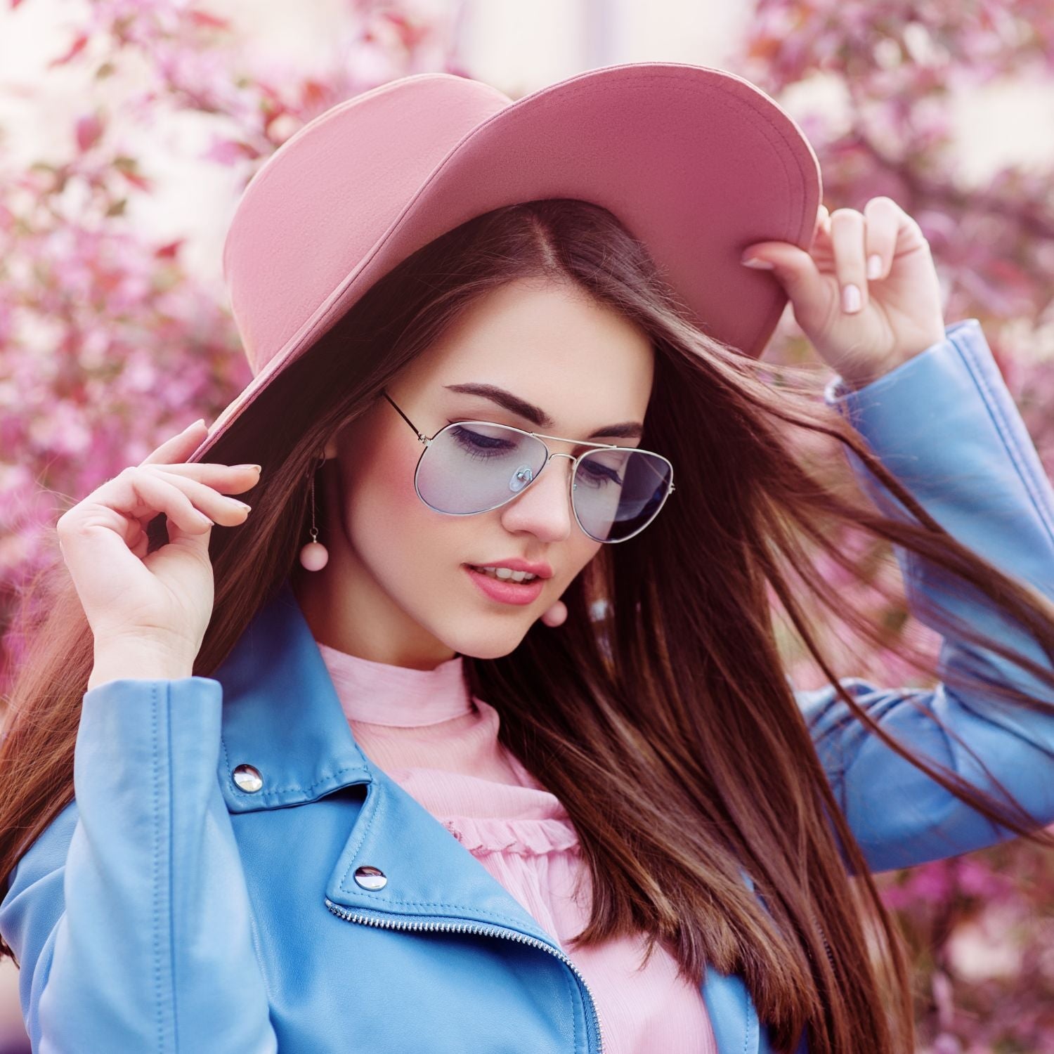 How to Rock a Blue Leather Jacket Outfit for Women