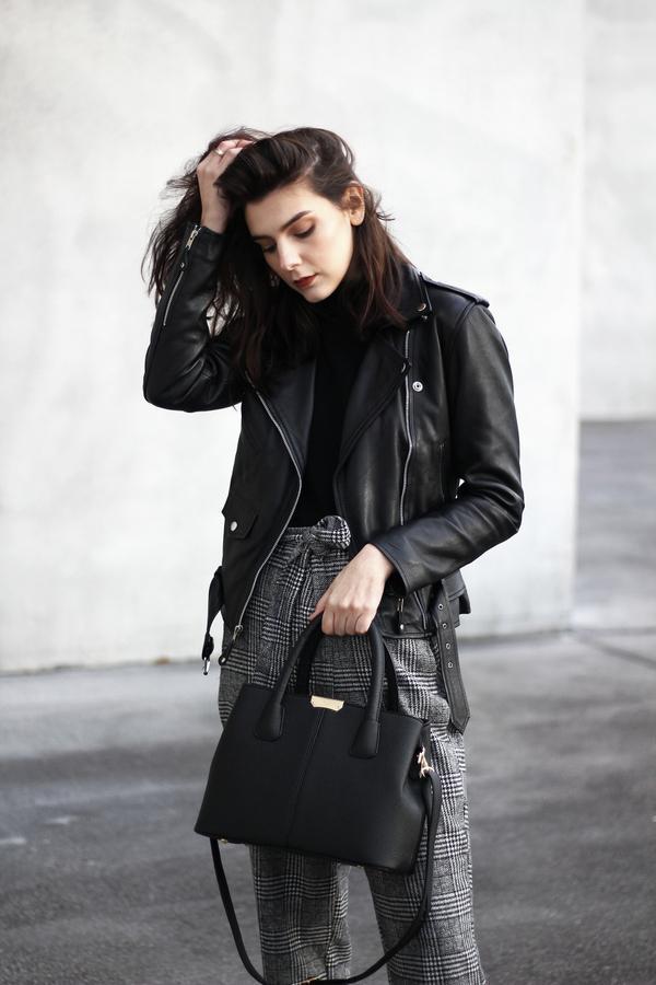 Trendy Black Leather Jacket and Handbag for a Gorgeous Street