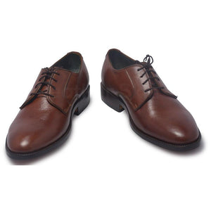 men brown shoes in derby style