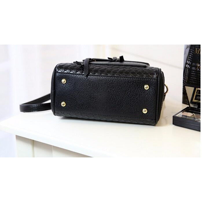 Women Black Diamond Quilted Leather Tote Messenger Handbag Bottom