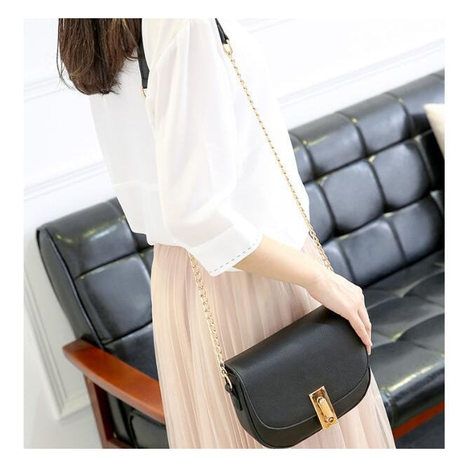 Women Black Saddle Tote Messenger Handbag with Magnetic Flap Closure Photograhy