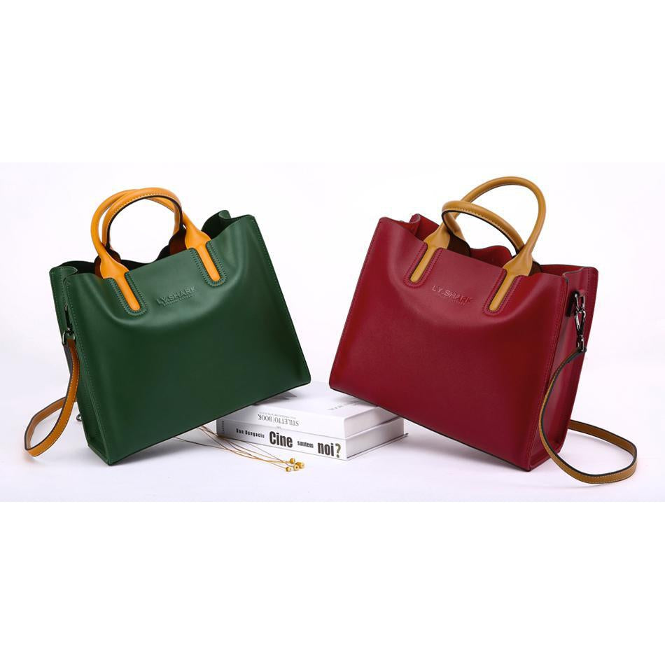 Stylish PU-Leather Ladies purse/Handbag, designer leadher Handel with front  Golden chrome Elevation, Big Hanging